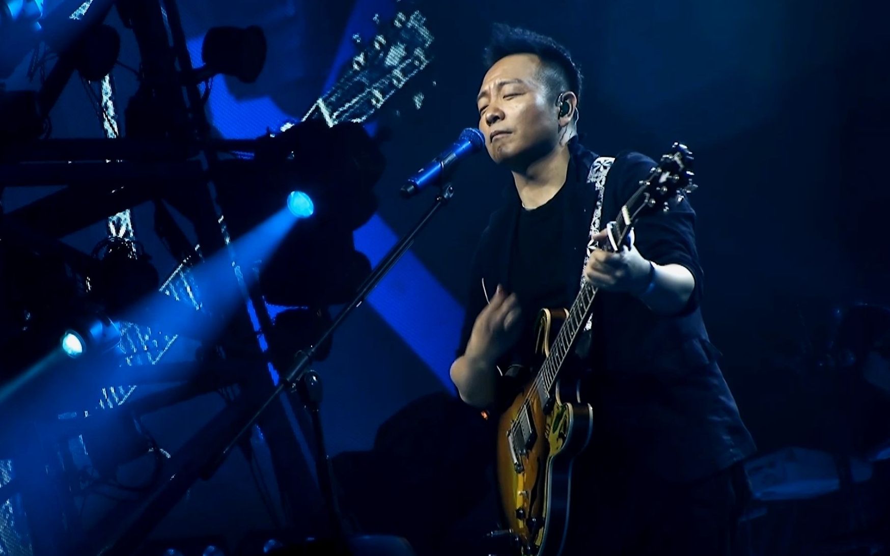 【蓝光高清】像风一样自由 (许巍 "此时此刻" 演唱会 北京收官站2015.