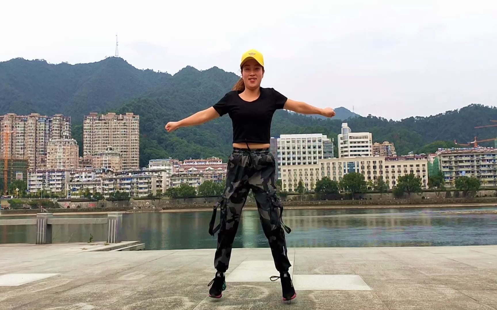 鬼步舞《飘》飘逸自在,广场都在跳