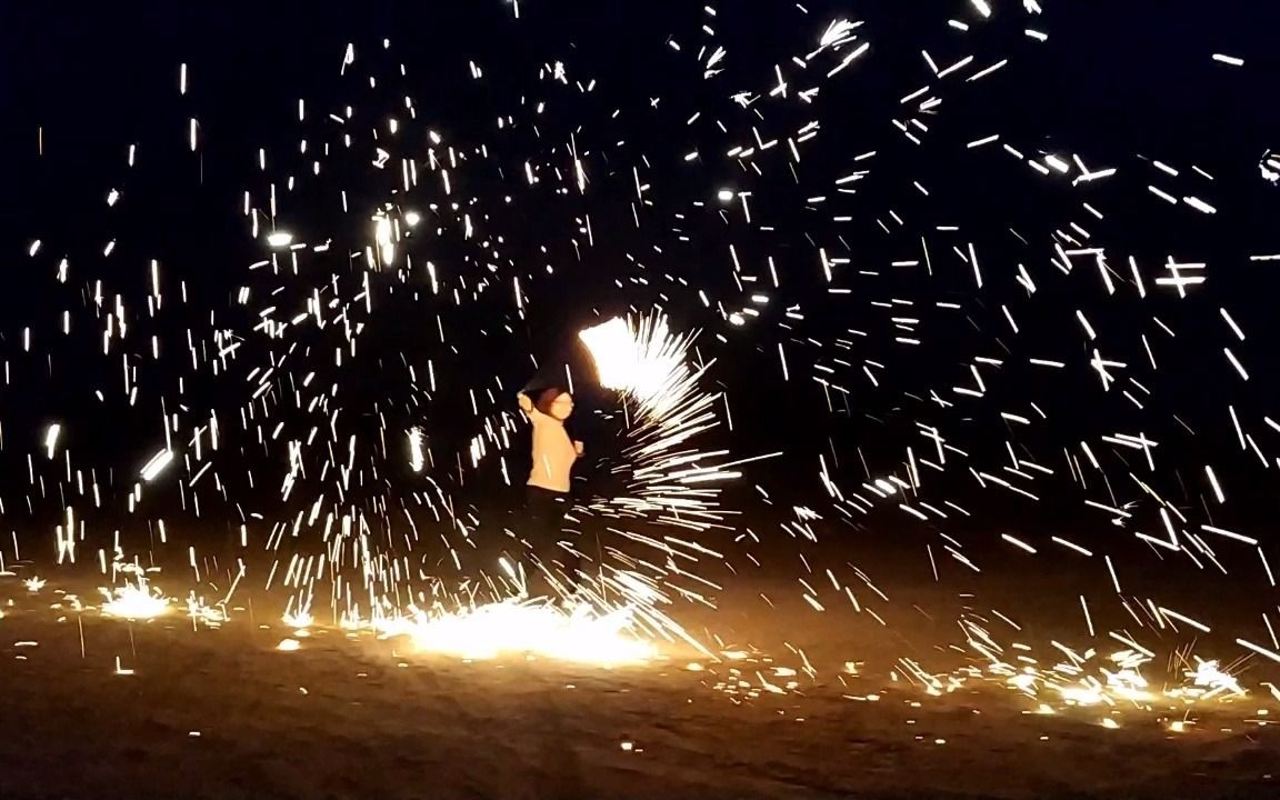 蔚縣打樹花蔚縣樹花過年自己打鐵花開心又快樂