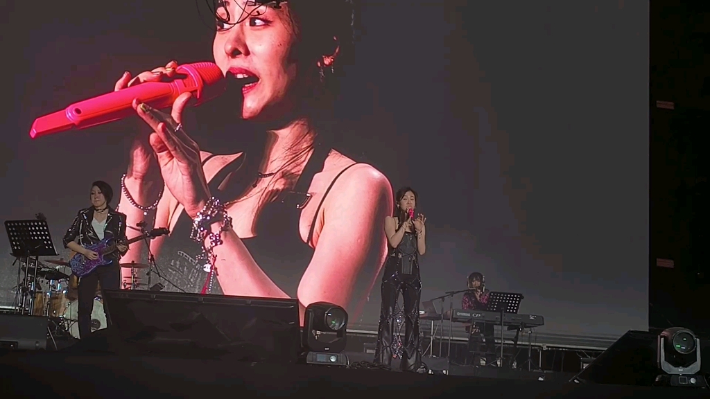 杭州音乐节张碧晨~游戏环节加清唱《光的方向》哈哈又忘词了