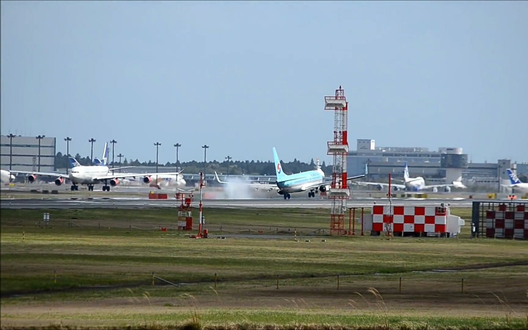 成田妖风系列&棒式落地 大韩航空波音737-800客机成田机场降落复飞