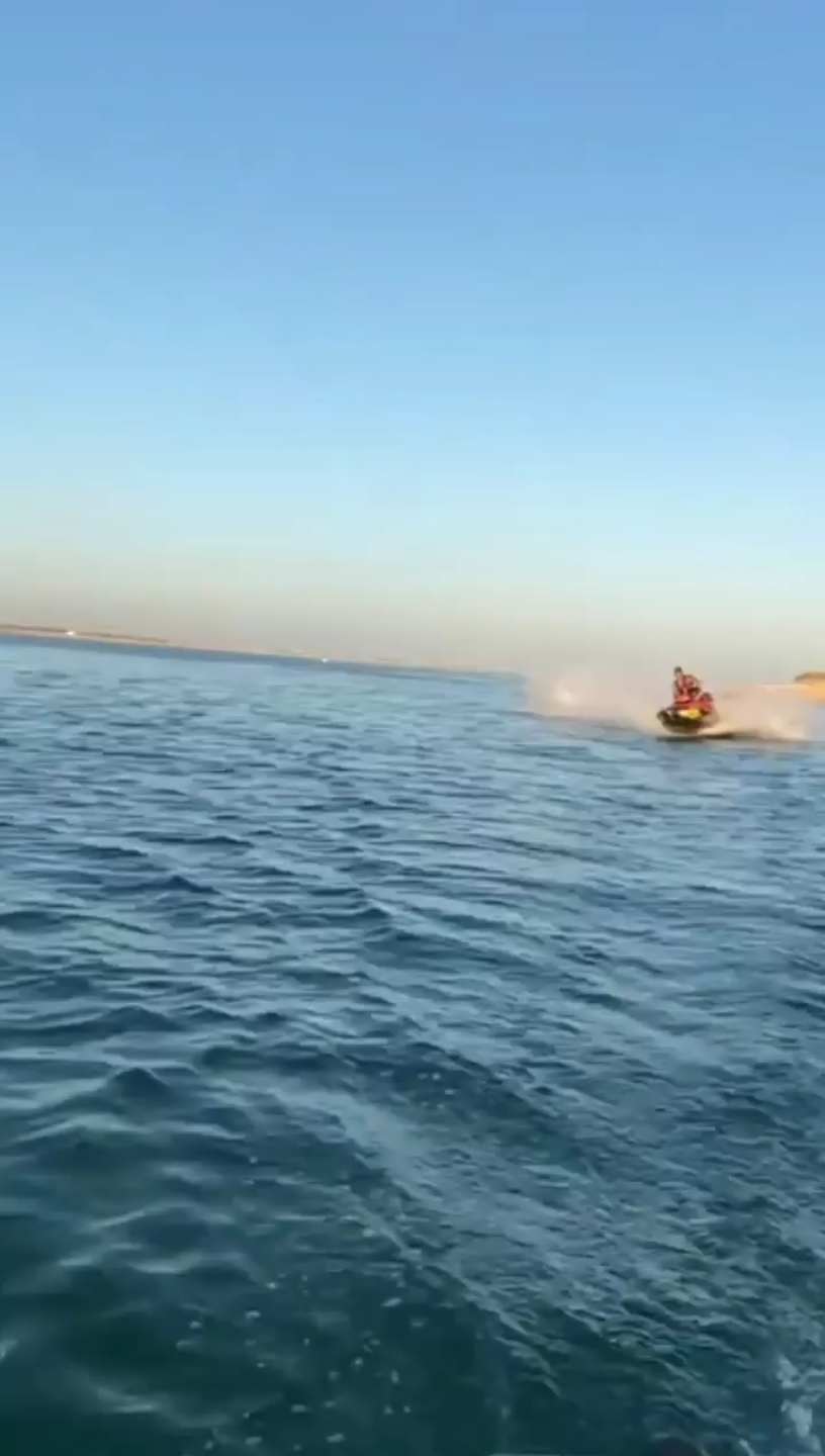 丝般润滑的水上漂移.