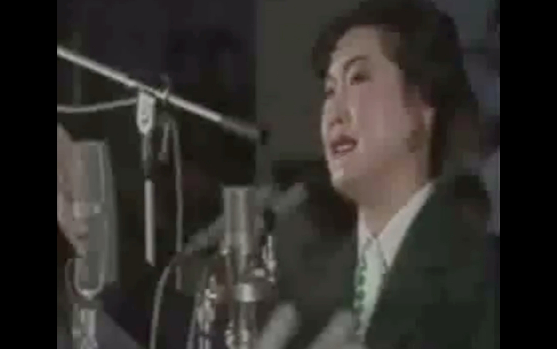 [图]1983年解禁后李谷一演唱《乡恋》 现场版