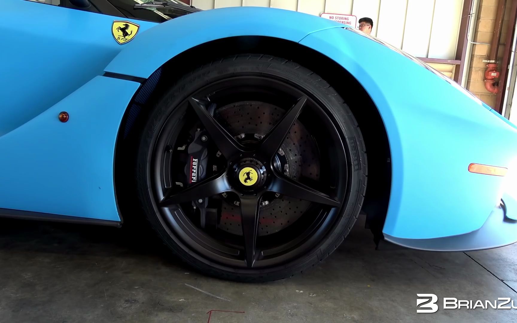 一辆哑光婴儿蓝法拉利laferrari_哔哩哔哩_bilibili