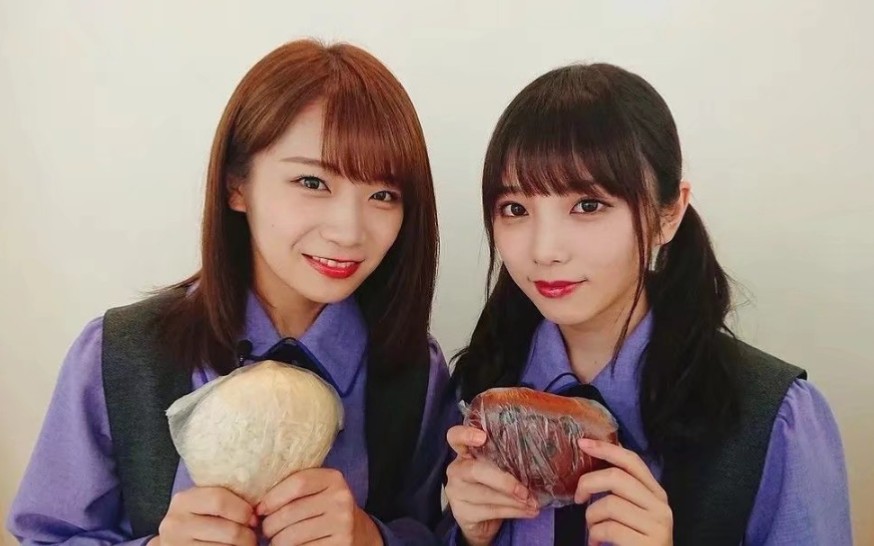 高颜值丧尸第2集第3片段山室枫和甲斐圣去图书馆查找残美村的信息