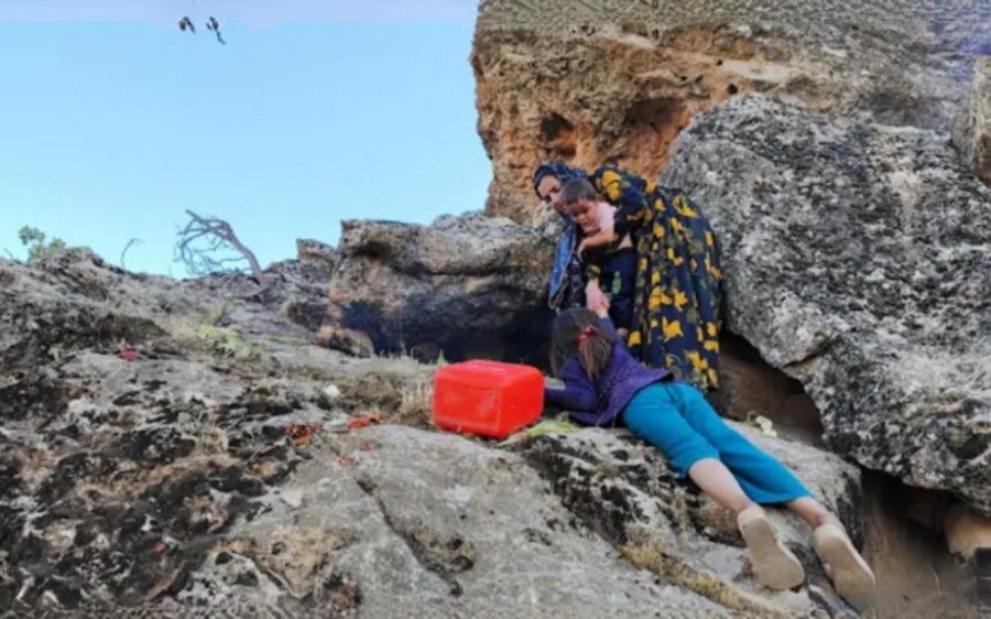 [图]阿斯玛和她的孩子们在险山中的孤独旅程