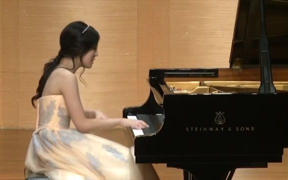 [图]张含韵演奏周杰倫《鞋子特大号》||好听极了！！！