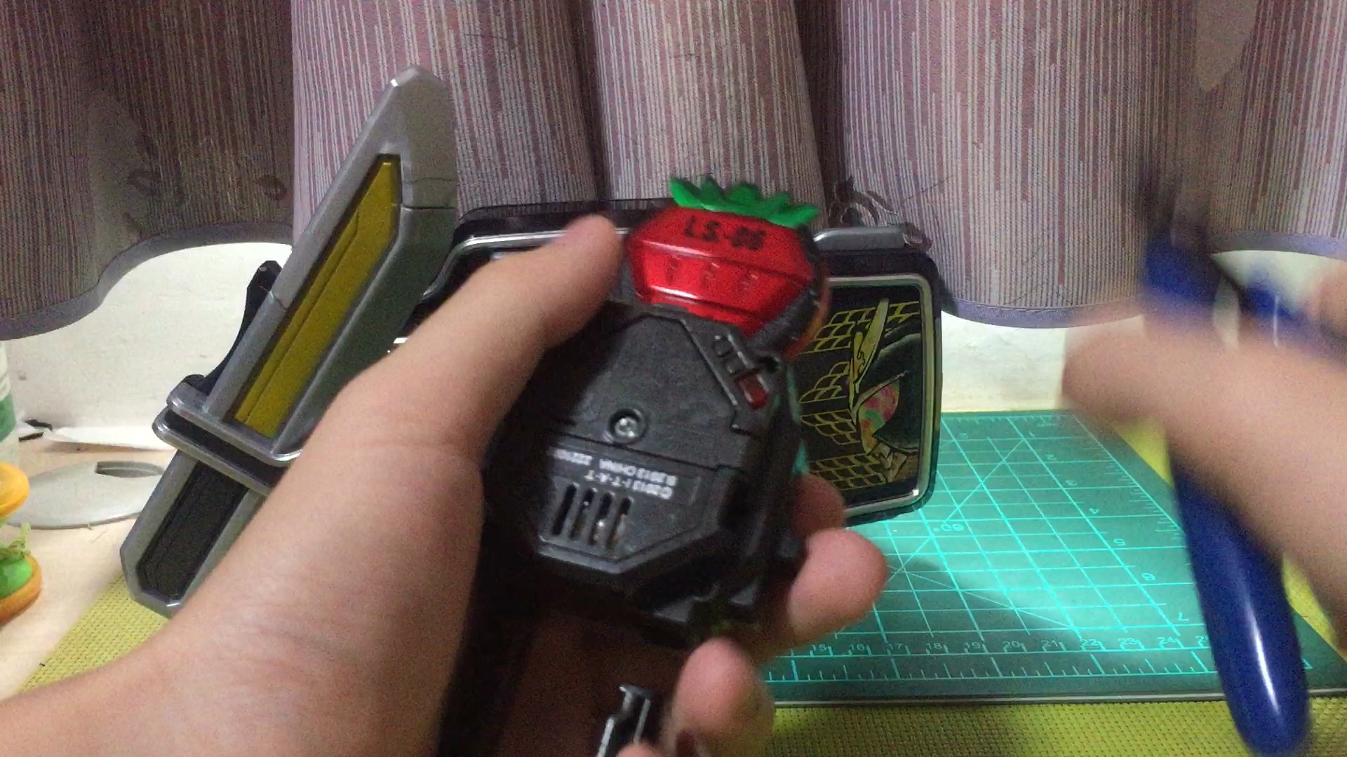 米娜桑来丢飞镖啊假面骑士铠武dx草莓锁种