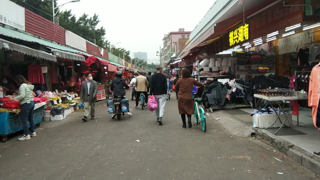 中山坦洲十四村菜市场,人多,珠海人喜欢到这里.下午15:30分实记