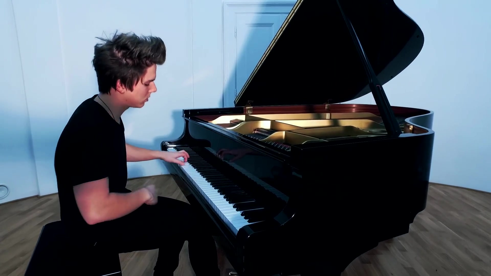 超帅小哥peter buka钢琴演绎碧梨everything i wanted_哔哩哔哩_bili