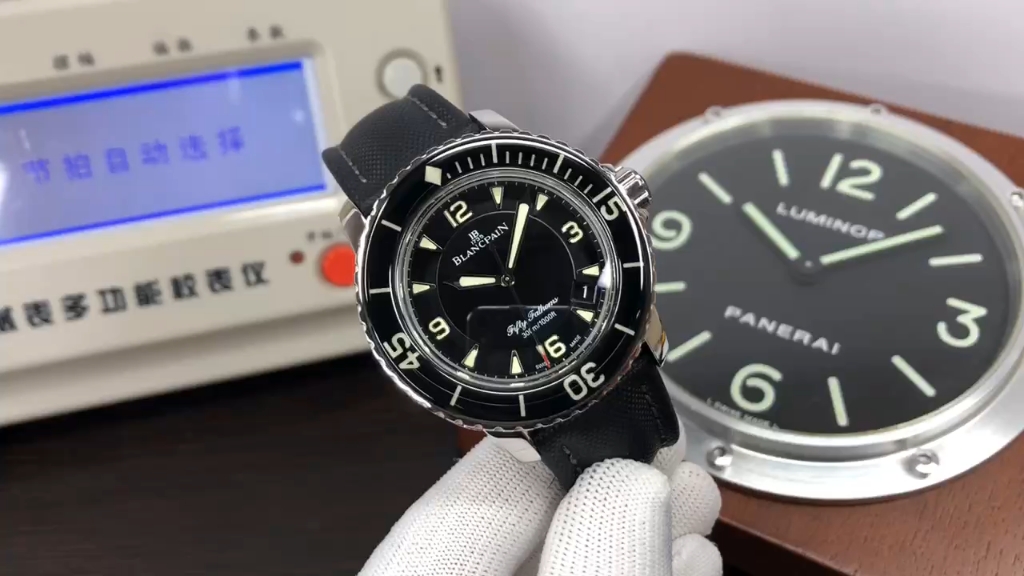 宝珀五十噚系列5015-1130-52a腕表,精钢表壳,单向旋转蓝宝石圈口,定制