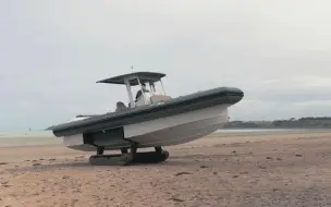 Скачать видео: 带履带的游艇，能在各种复杂地形行驶，入水时速可达80公里/时