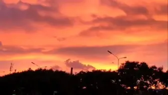 大雨过后的火烧云，好久没见这么漂亮的了