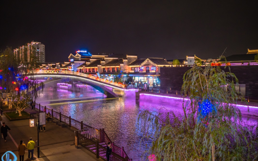 梅里古镇旅游景区夜景图片