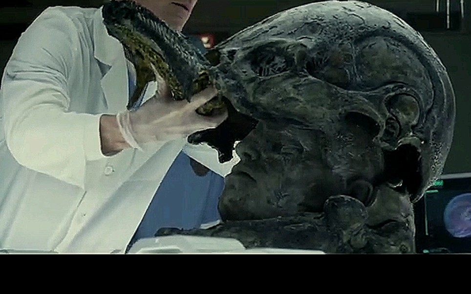 《异形前传:普罗米修斯》外星生物入侵地球