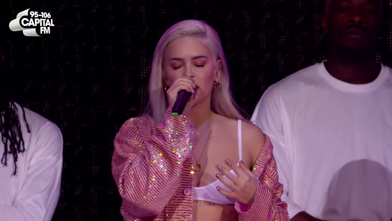 [图]Anne-Marie -‘Rockabye’- (Live At Capital’s Jingle Bell Ball 2017)