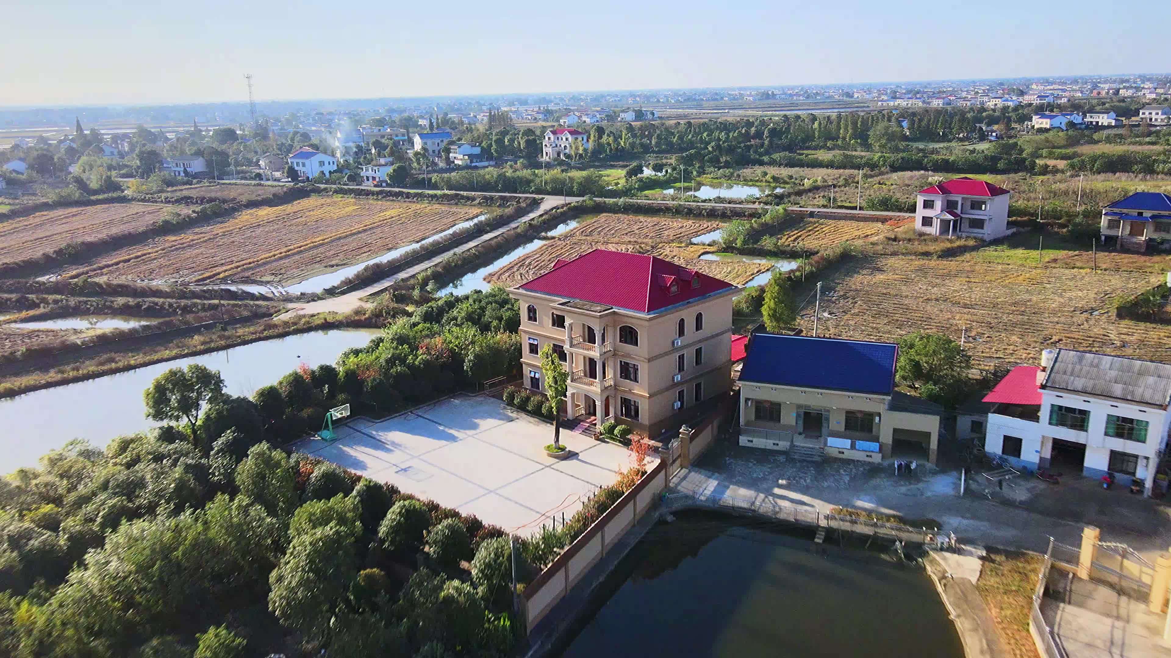 航拍长沙农村普通的三层房子带个小院子立马感觉不一样了