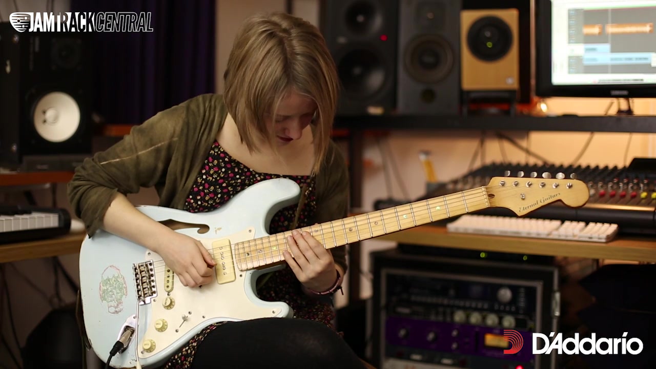 国外美女电吉他演奏steely jazz_哔哩哔哩_bilibili