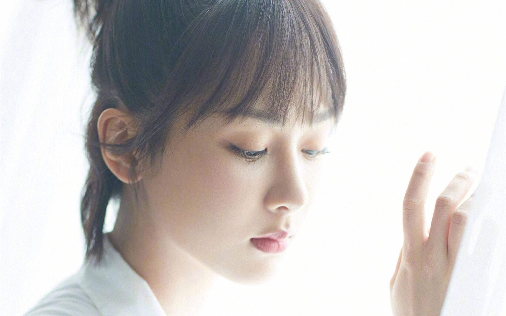 杨紫发博秒删又换头像疑朋友圈截图似乎证实和秦俊杰分手