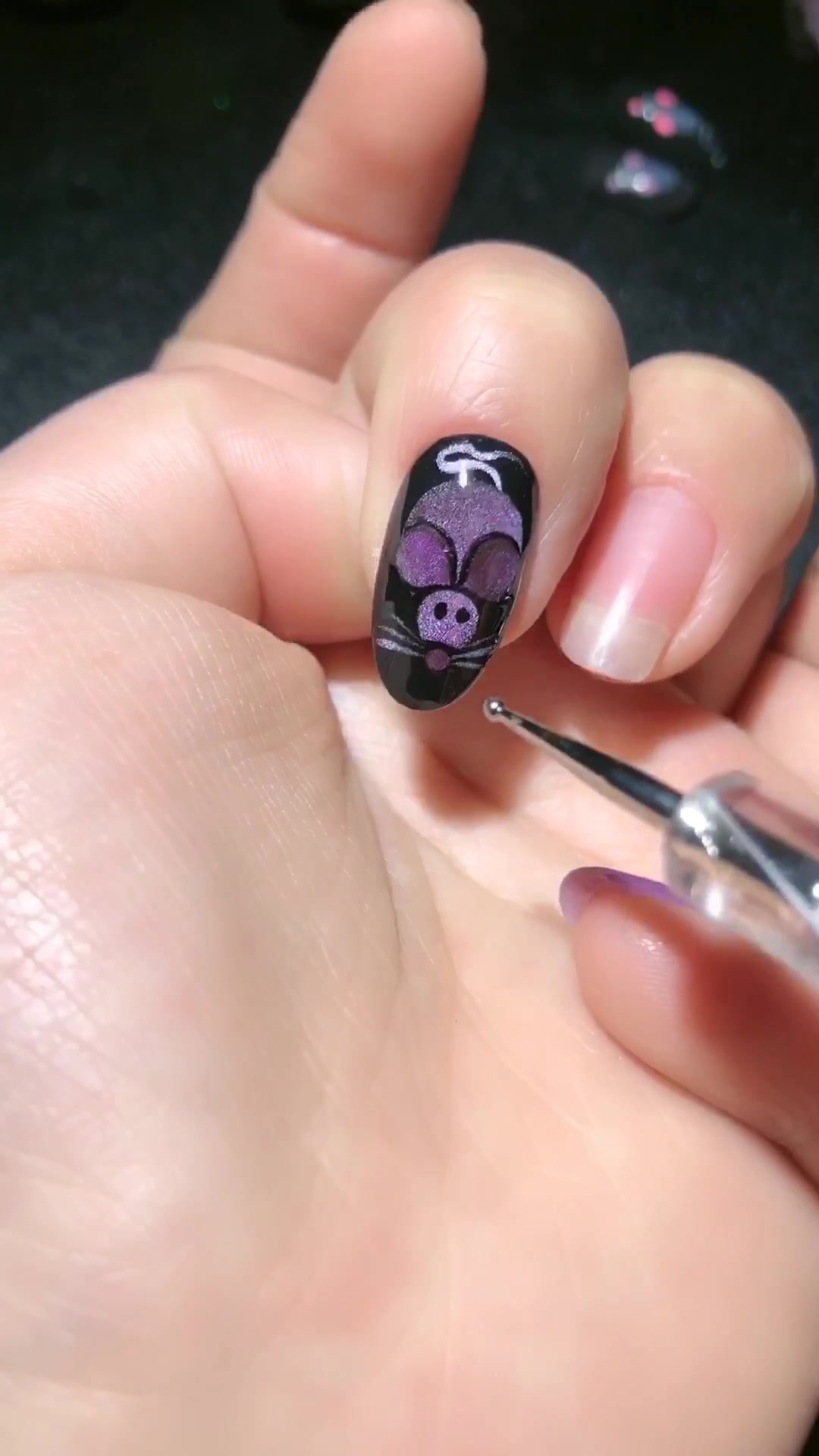 迎接鼠年,闺蜜说指甲上画个老鼠比较有意义,果然很可爱有没有?