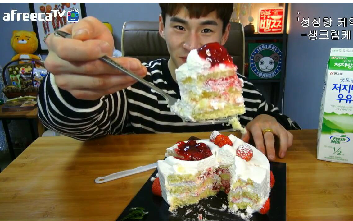 【afreeca tv 吃播】奔驰小哥-喂你吃蛋糕-炸猪排咖喱猪排饭 乌冬