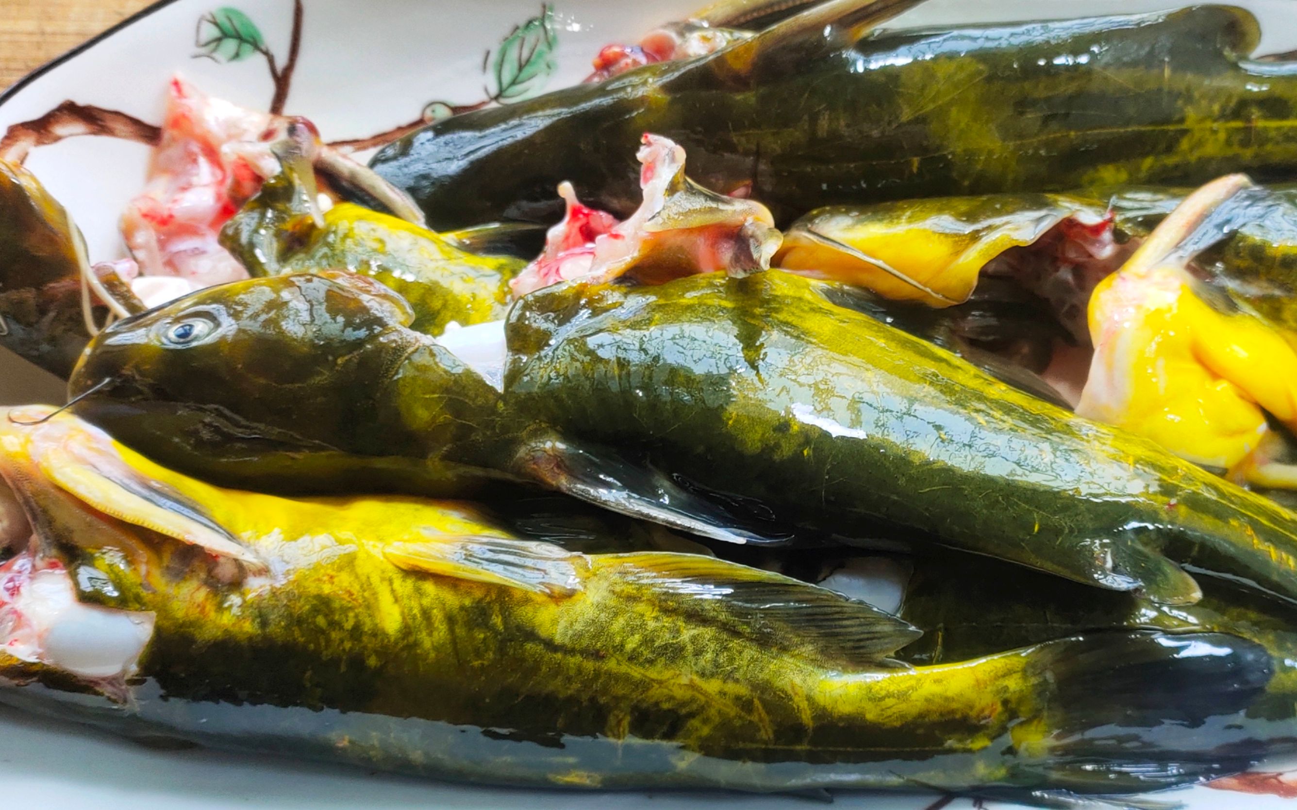 葱烧黄骨鱼:38块钱买6条黄骨鱼,教你做葱烧黄骨鱼,鲜香味美,好吃还下