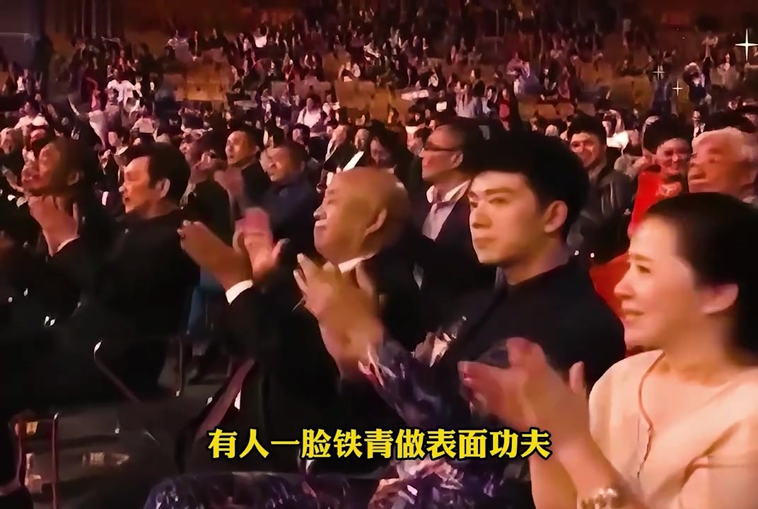 揭黑幕，砸奖杯，央视大姐大的封神场面