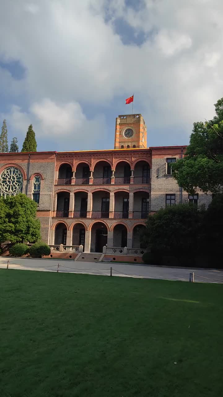 苏州大学钟楼早上8点报时