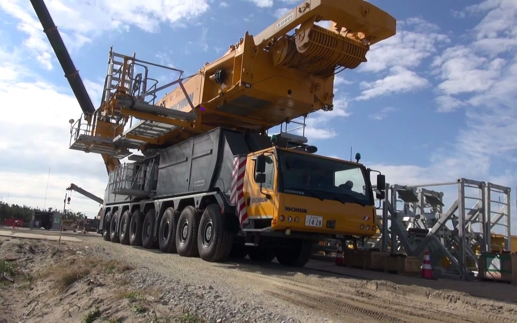 nichiun-liebherr lg1750nx 全地面起重机场内挪动
