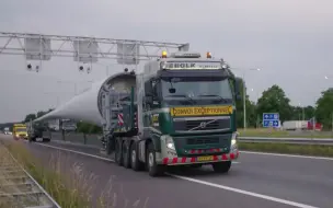 Скачать видео: 【中英双语字幕】荷兰大件运输公司Bolk Transport如何运输超长的风力发电机全家桶（涡轮，叶片，立柱）