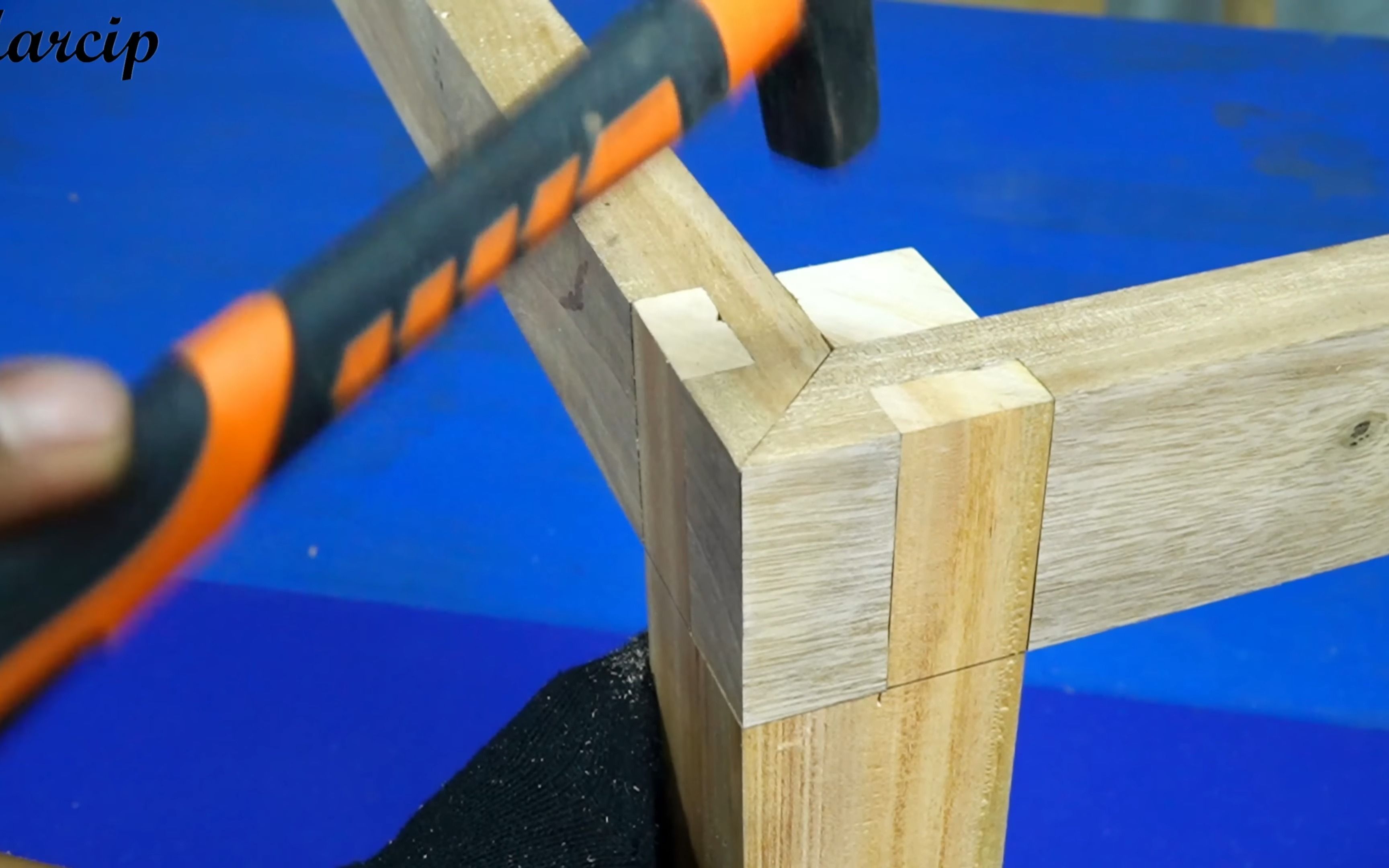 惊人的桌腿惊人的木工技能