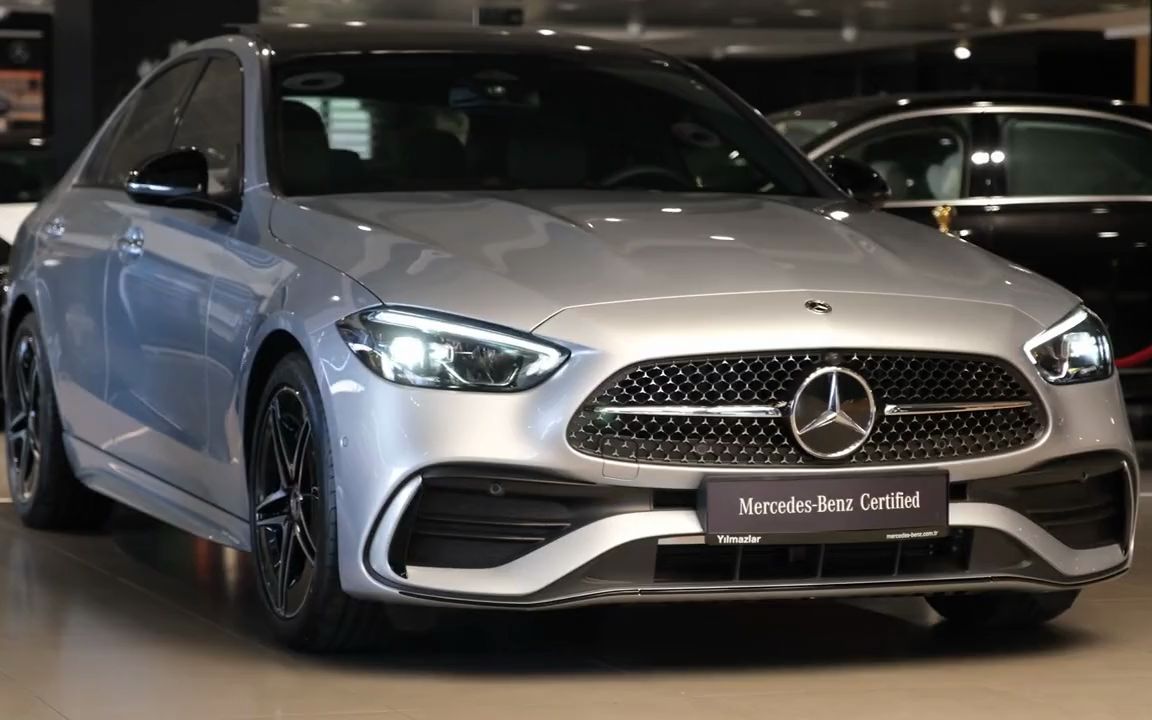 新车到店实拍2022款奔驰c200四驱版太帅气了