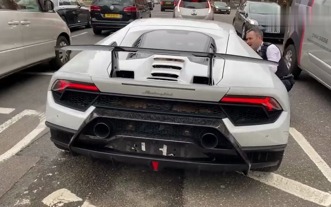 街拍国外的大牛 兰博基尼