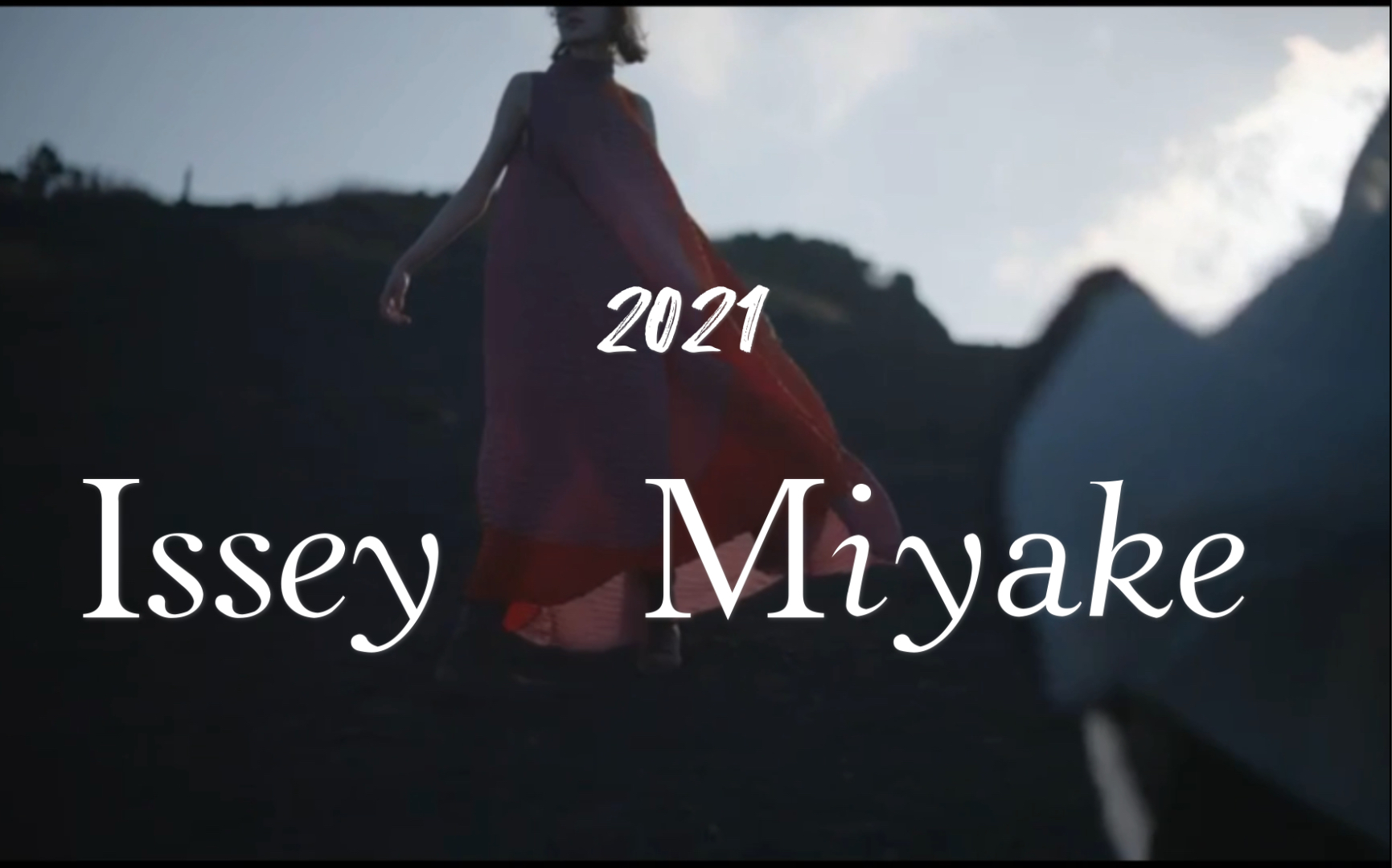 [图]光影下，自由如风–Issey Miyake 2021诠释自然的力量