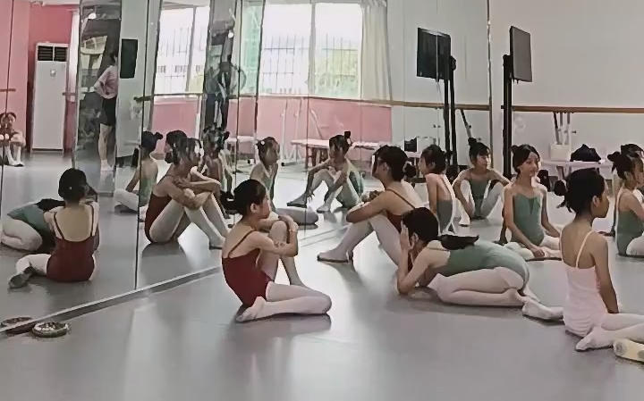 少儿舞蹈训练课 软开基本功