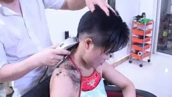 长发美女剃光头