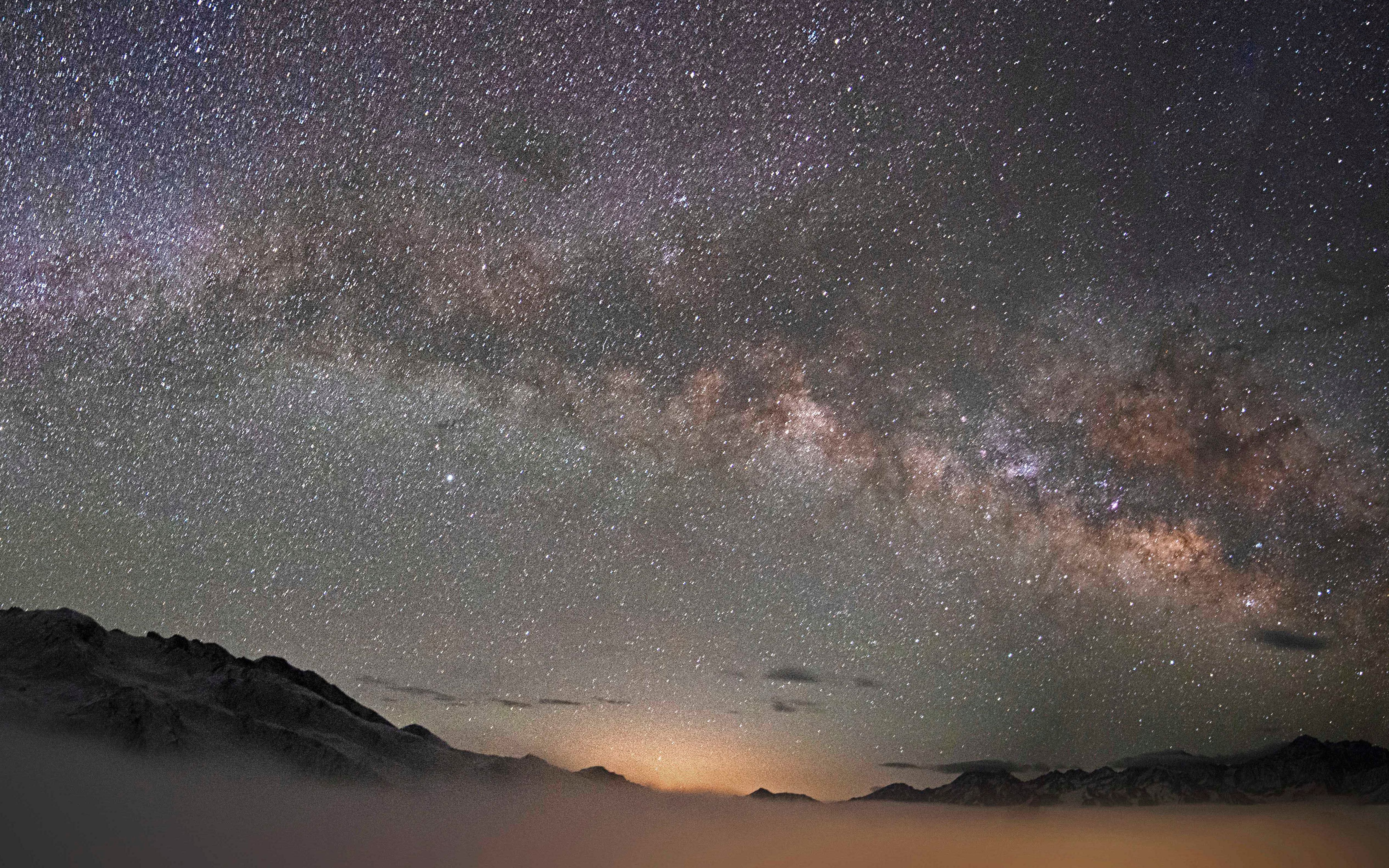 [图]夜晚的星空如此美丽，第一次看见银河，感觉整个人都被洗礼了