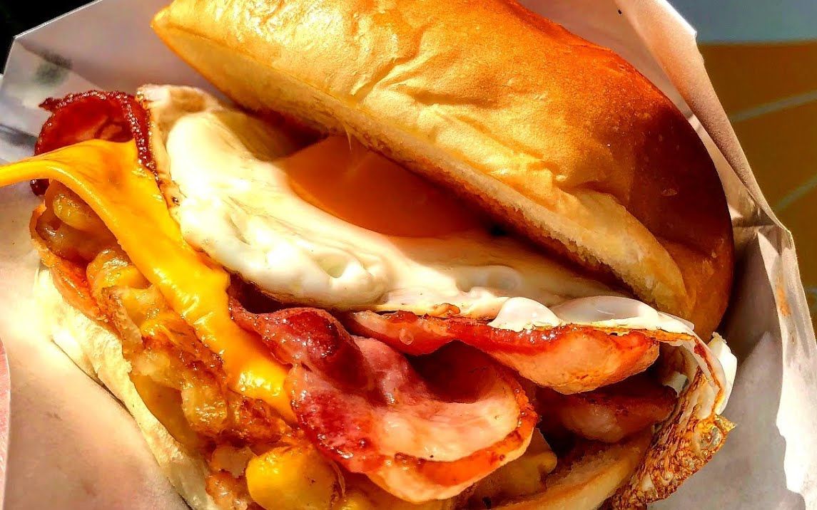 韩国街头美食培根鸡蛋玉米芝士汉堡