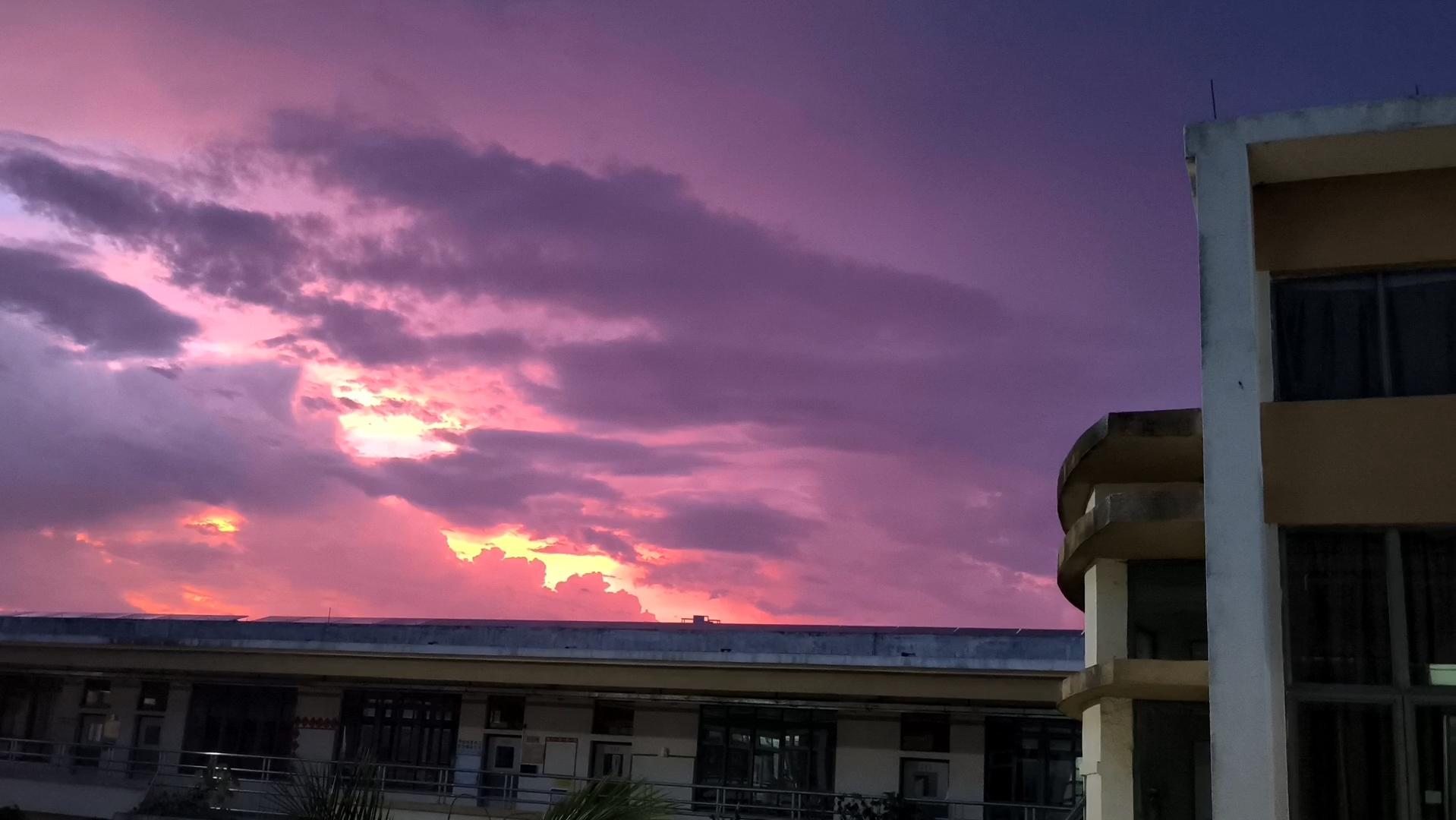 暴风雨前的宁静#实中的晚霞