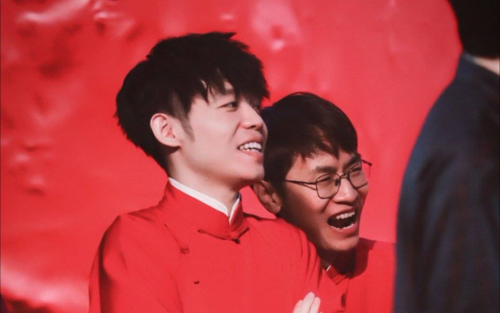 晗芳圈住你超甜心动合集嘴角没和太阳肩并肩算我输