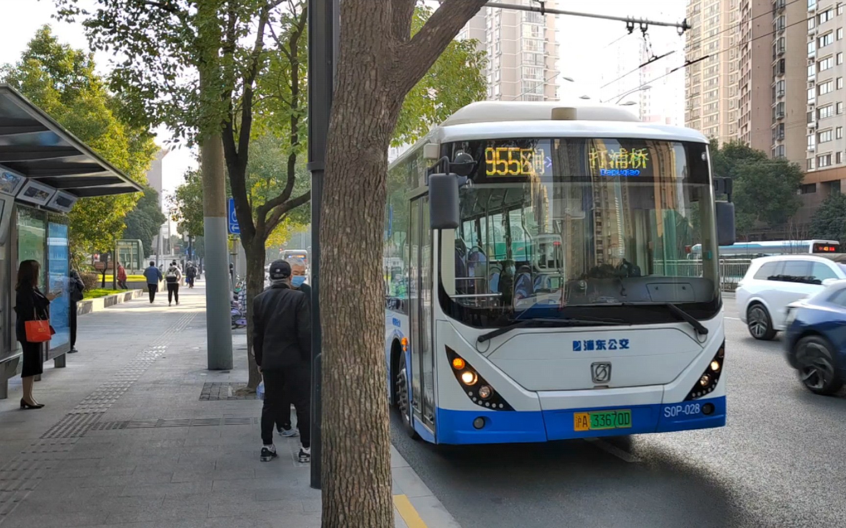 【上海公交】955路区间掉头车进徐家汇路黄陂南路 摄于2023年3月6日