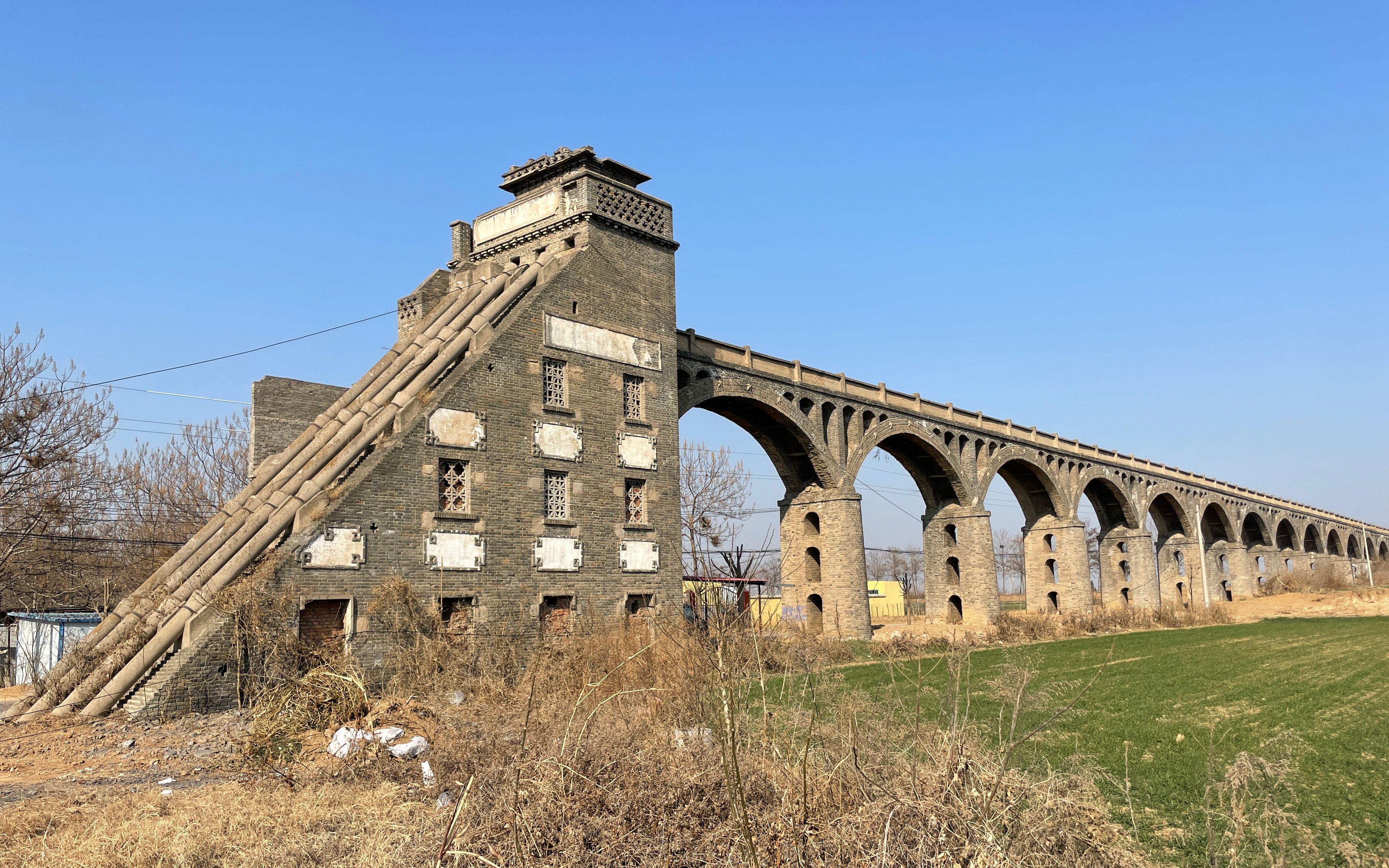 实拍河南禹州郎庄提灌站,建于1974年,像两条巨龙盘在田间地头!哔哩哔哩bilibili