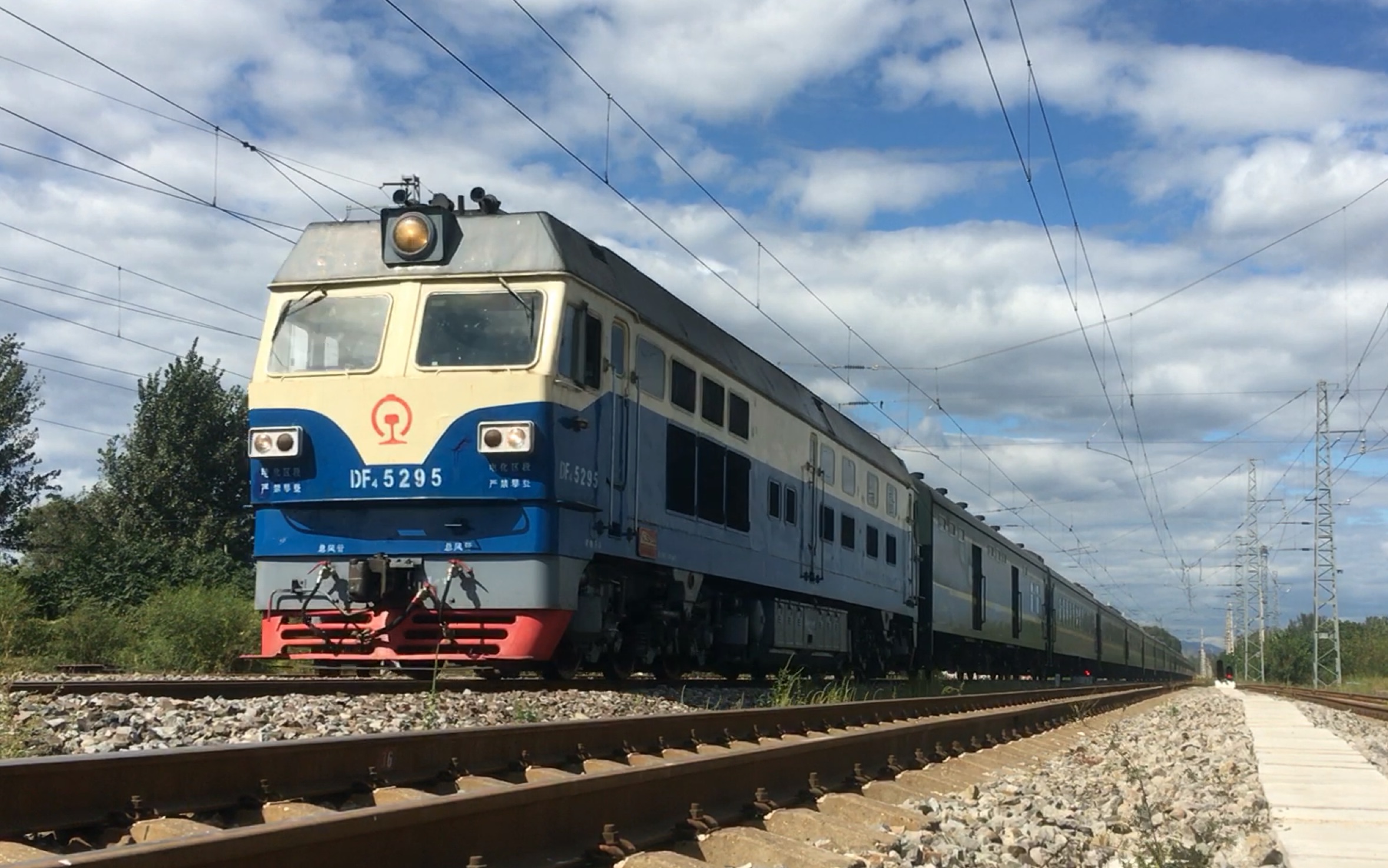 【m出品】k1190次列车驶过京承铁路牛栏山站