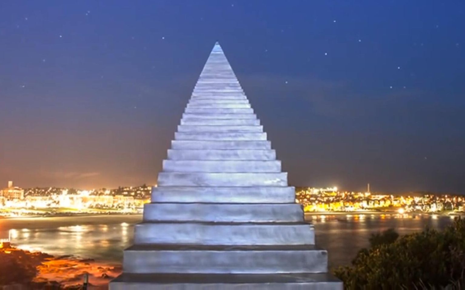 老外造了一条天梯难道是想上天