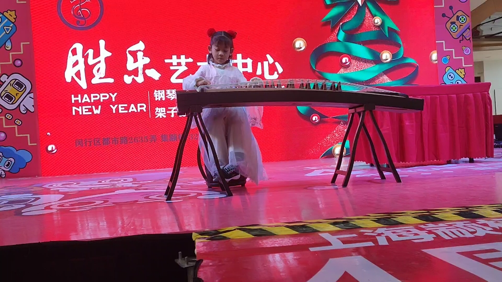 古筝表演挤牛奶