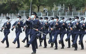 Download Video: 驻港记者观察：香港警察以中式步操出场，全场掌声雷动