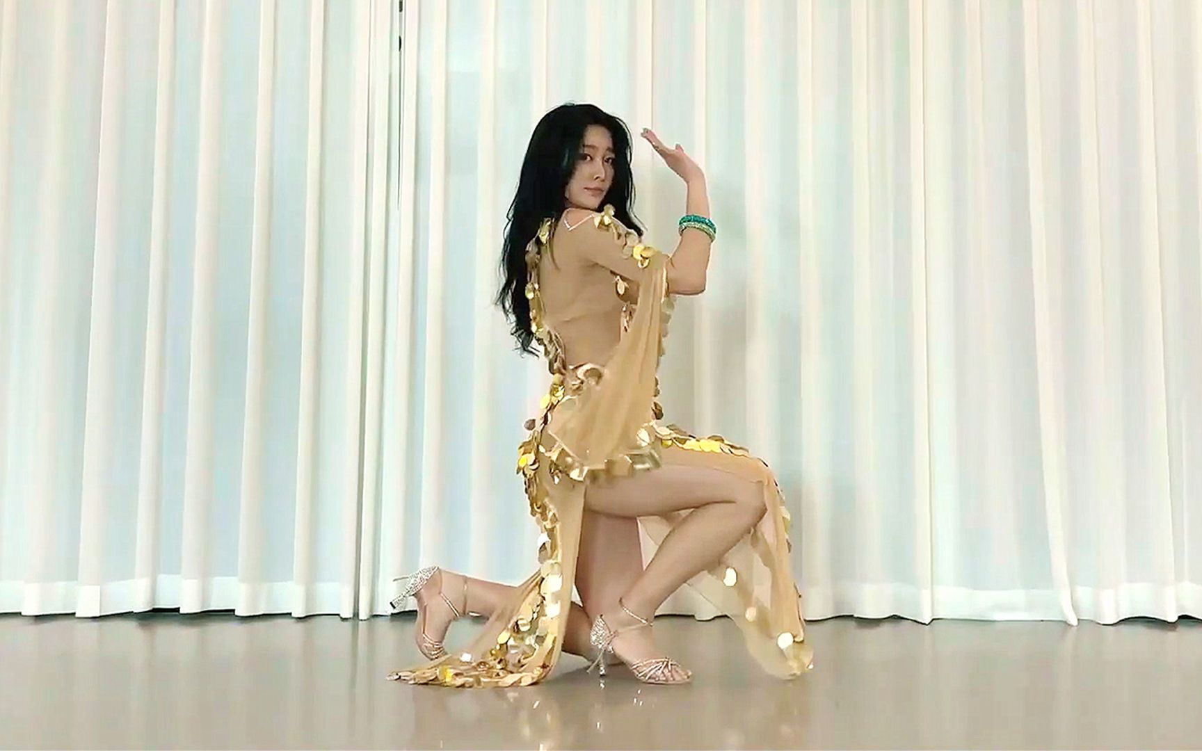 韩国女生跳肚皮舞图片