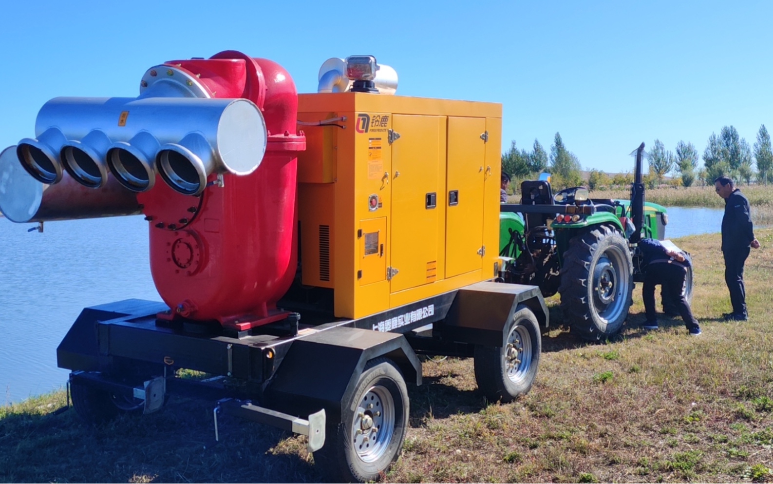 铃鹿2000立方大流量拖车式移动泵站出水酷似瀑布一般