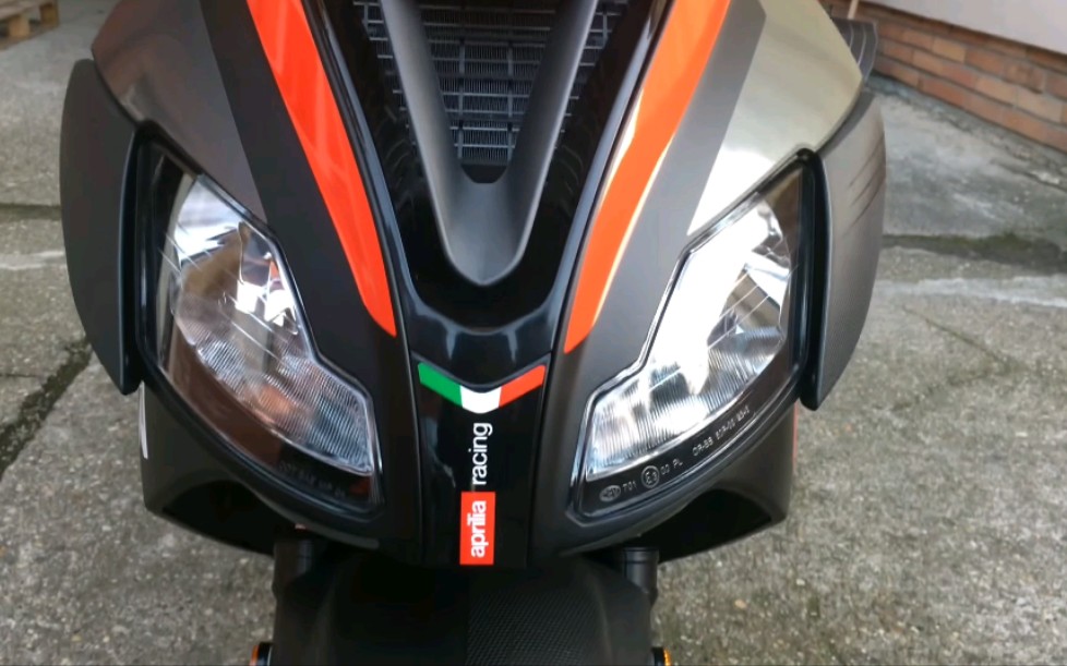 阿普利亚sr50小排量踏板车