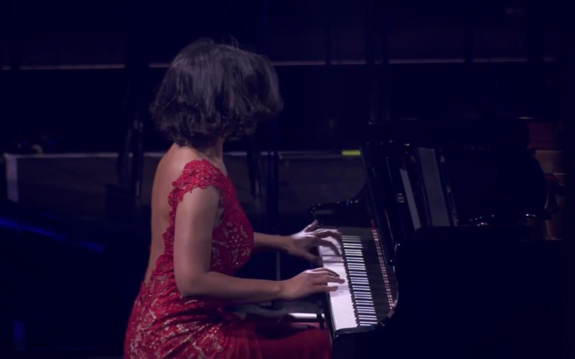 [图]卡蒂亚演奏肖邦革命练习曲op10 no12(Khatia Buniatishvili 2014 live)